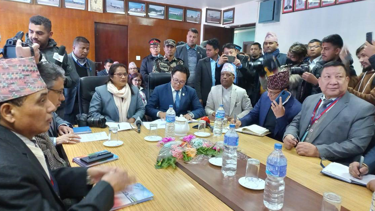 जहाज समयमा उडाउनुहोस्, नेपाली समयको बदनाम नगर्नुहोस् : पर्यटनमन्त्री